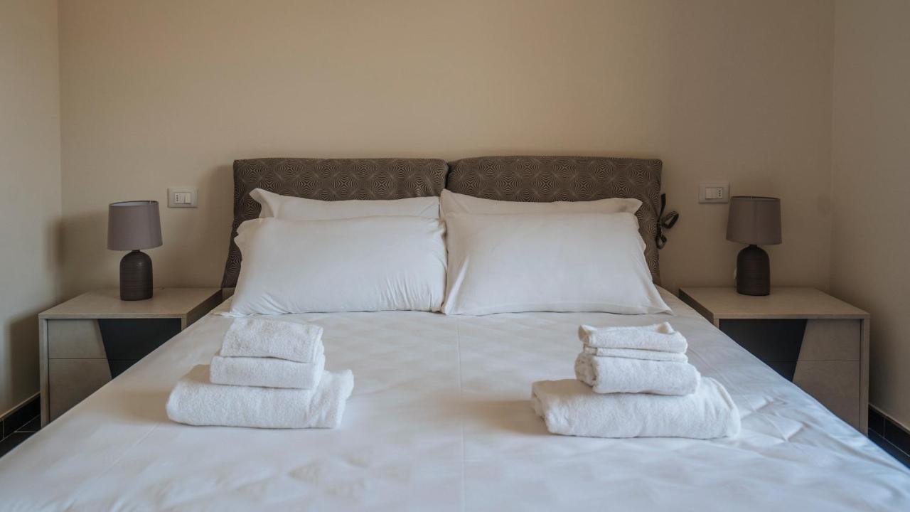 Dei Mille 31 B Apartment Albenga Bagian luar foto