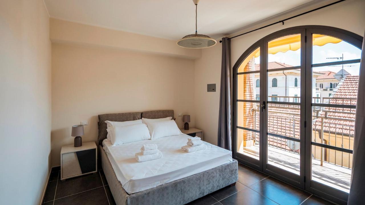 Dei Mille 31 B Apartment Albenga Bagian luar foto