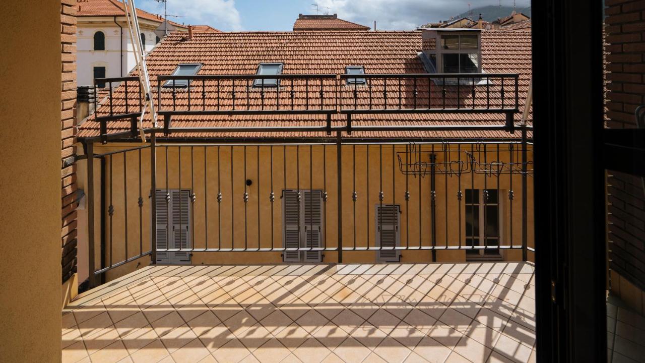 Dei Mille 31 B Apartment Albenga Bagian luar foto