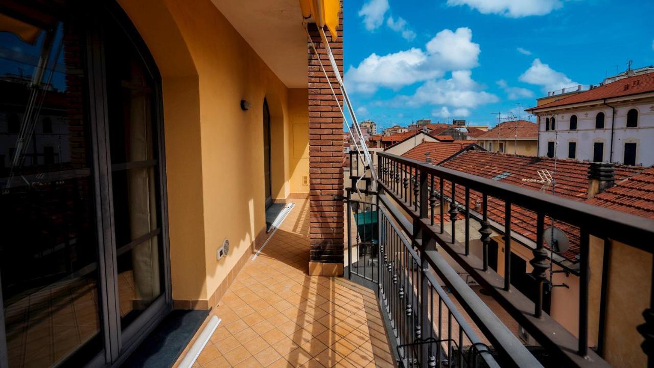 Dei Mille 31 B Apartment Albenga Bagian luar foto
