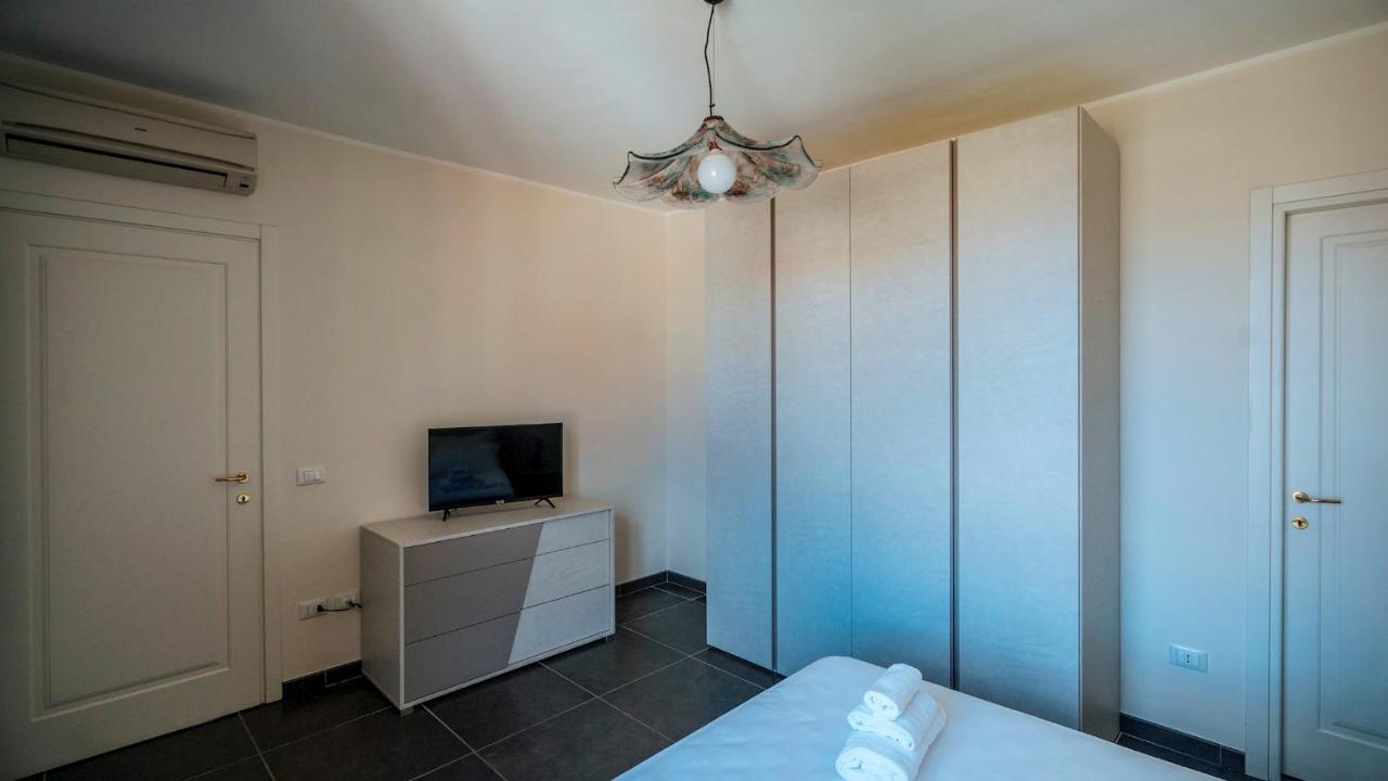 Dei Mille 31 B Apartment Albenga Bagian luar foto
