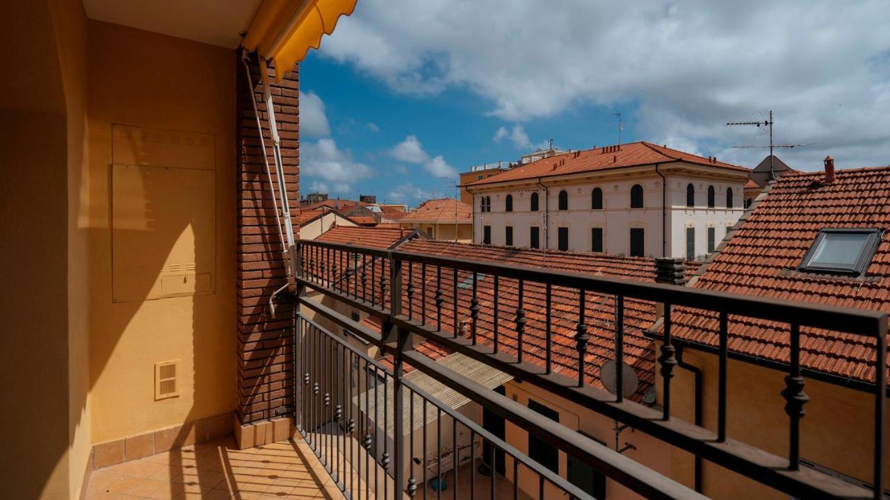 Dei Mille 31 B Apartment Albenga Bagian luar foto