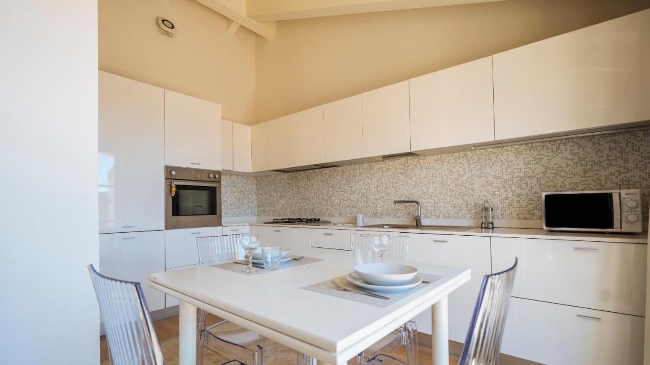 Dei Mille 31 B Apartment Albenga Bagian luar foto