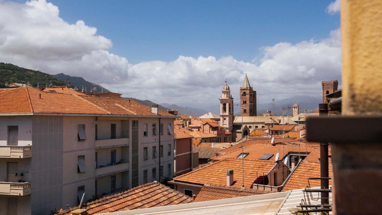 Dei Mille 31 B Apartment Albenga Bagian luar foto