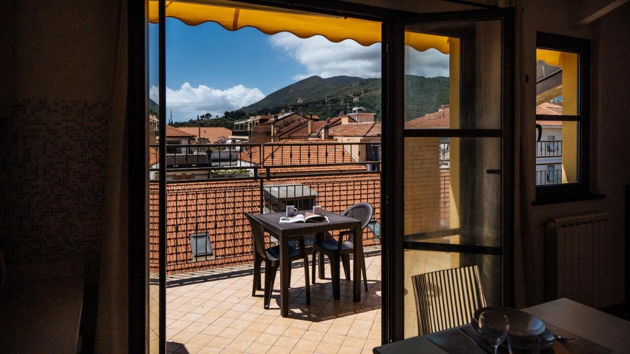 Dei Mille 31 B Apartment Albenga Bagian luar foto