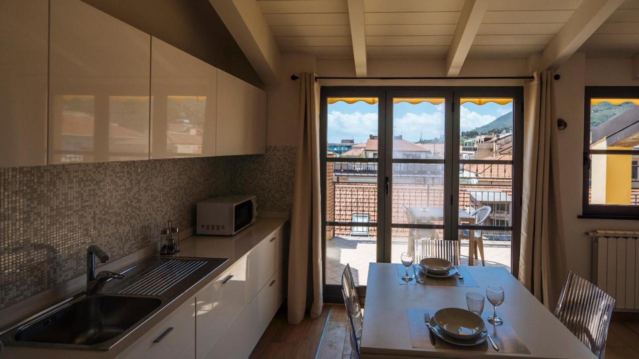 Dei Mille 31 B Apartment Albenga Bagian luar foto